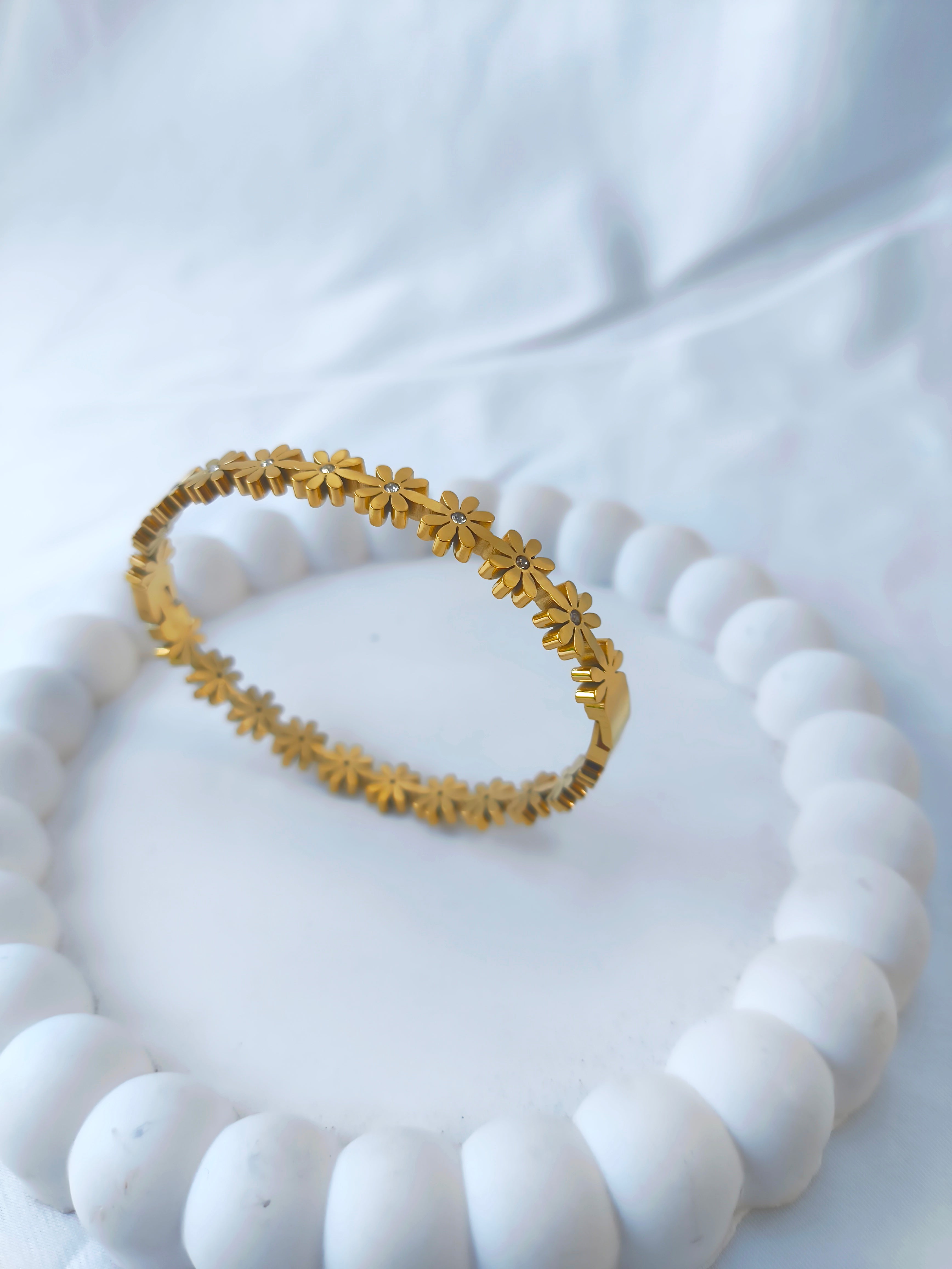 Daisy Crystal Flower Cuff
