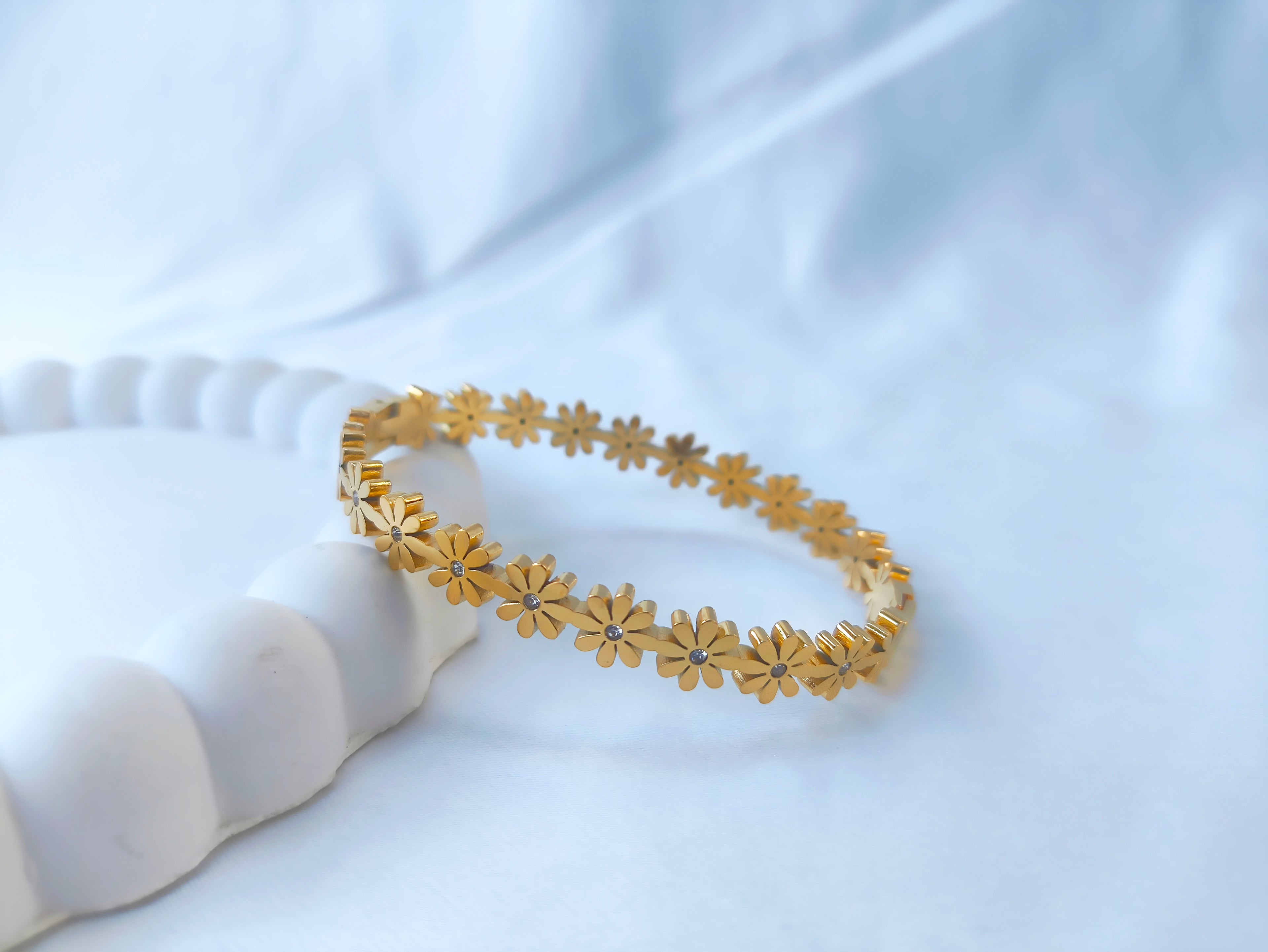Daisy Crystal Flower Cuff
