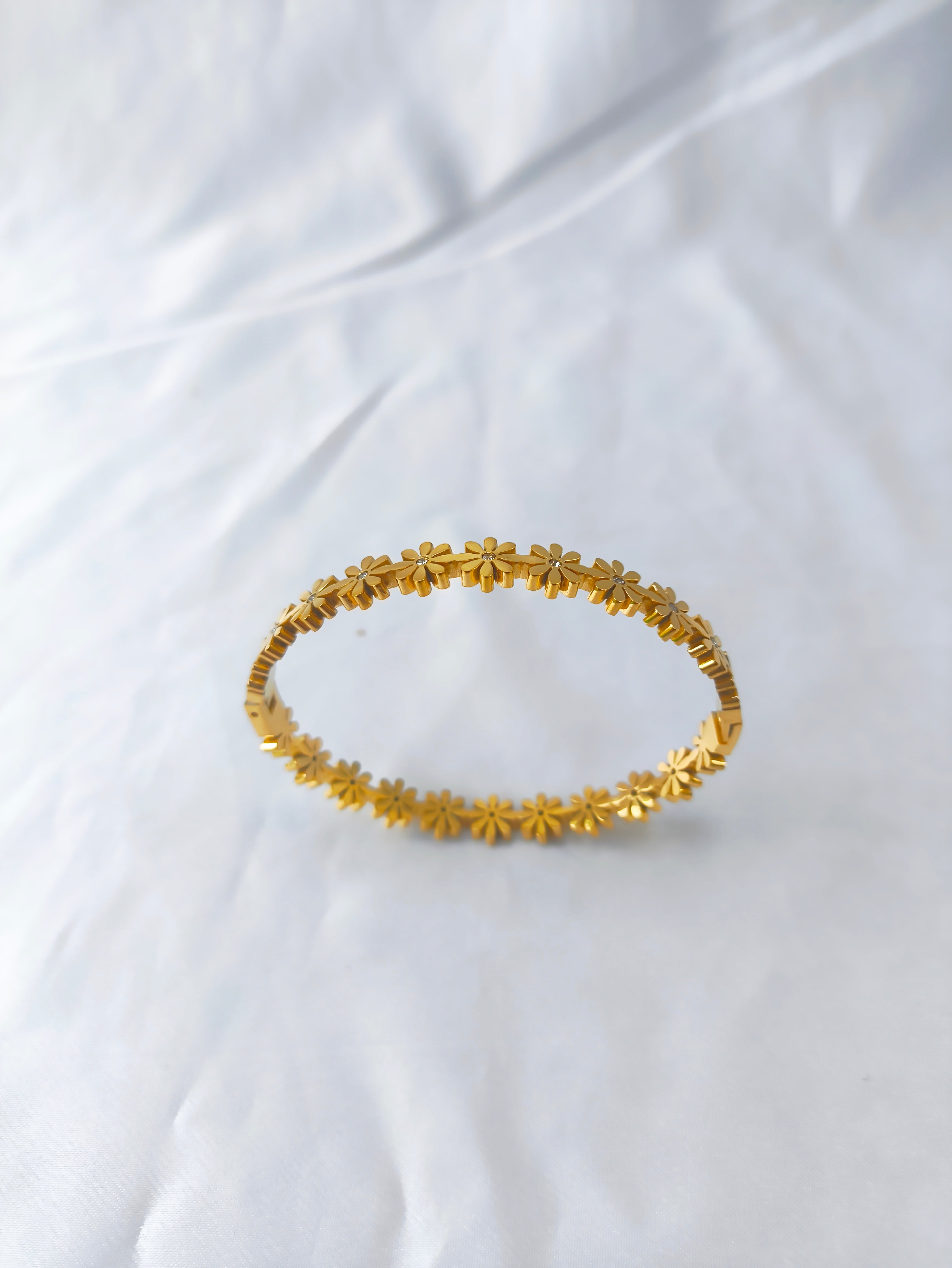 Daisy Crystal Flower Cuff