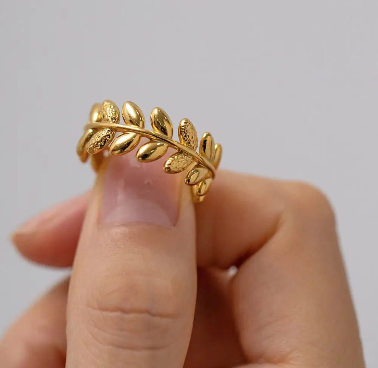Adjustable Golden Leaf Ring, Open Band Design, Anti-Tarnish