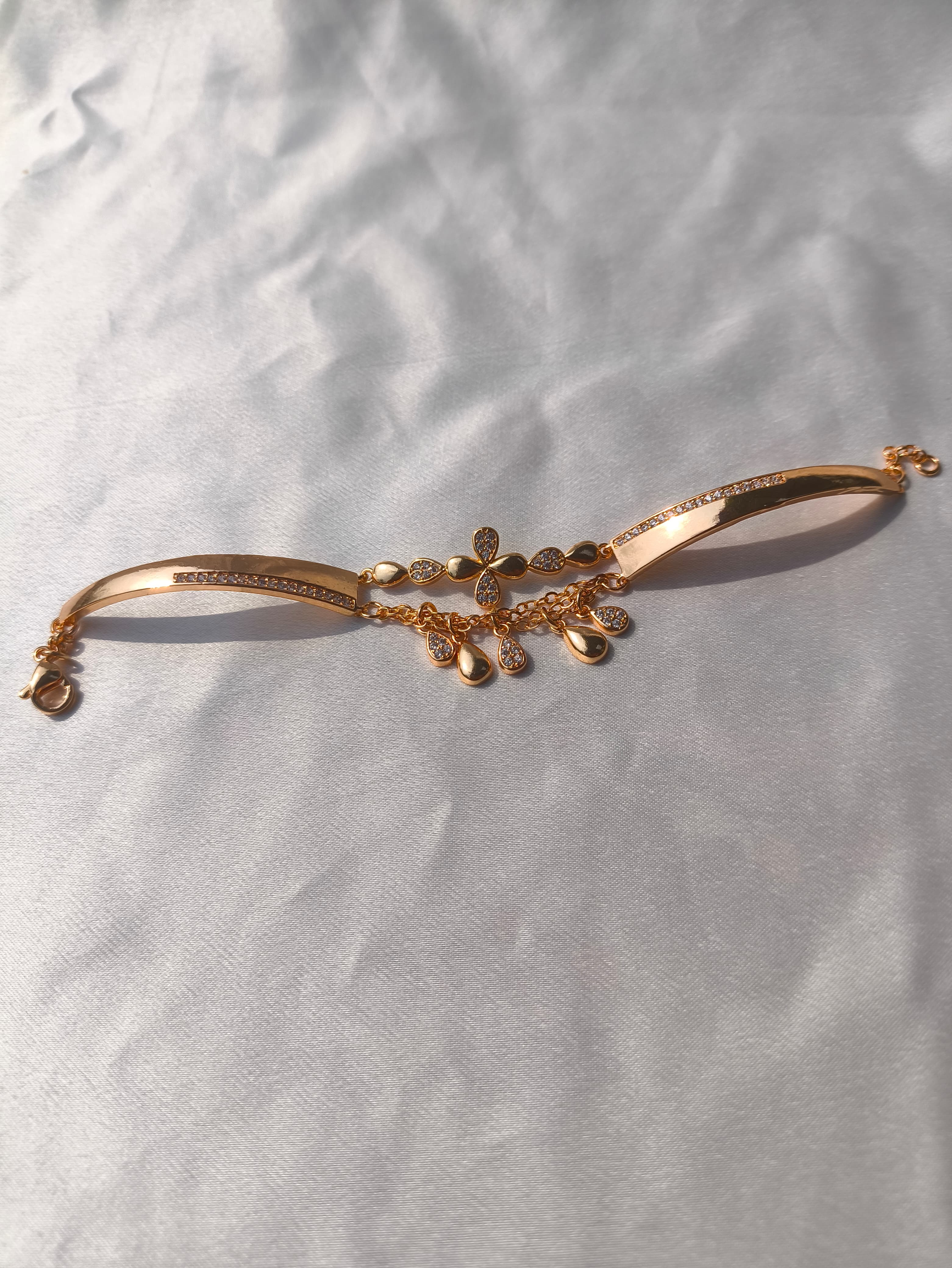 Elegant Crystal-Adorned rose gold anti tarnish Bracelet for Women