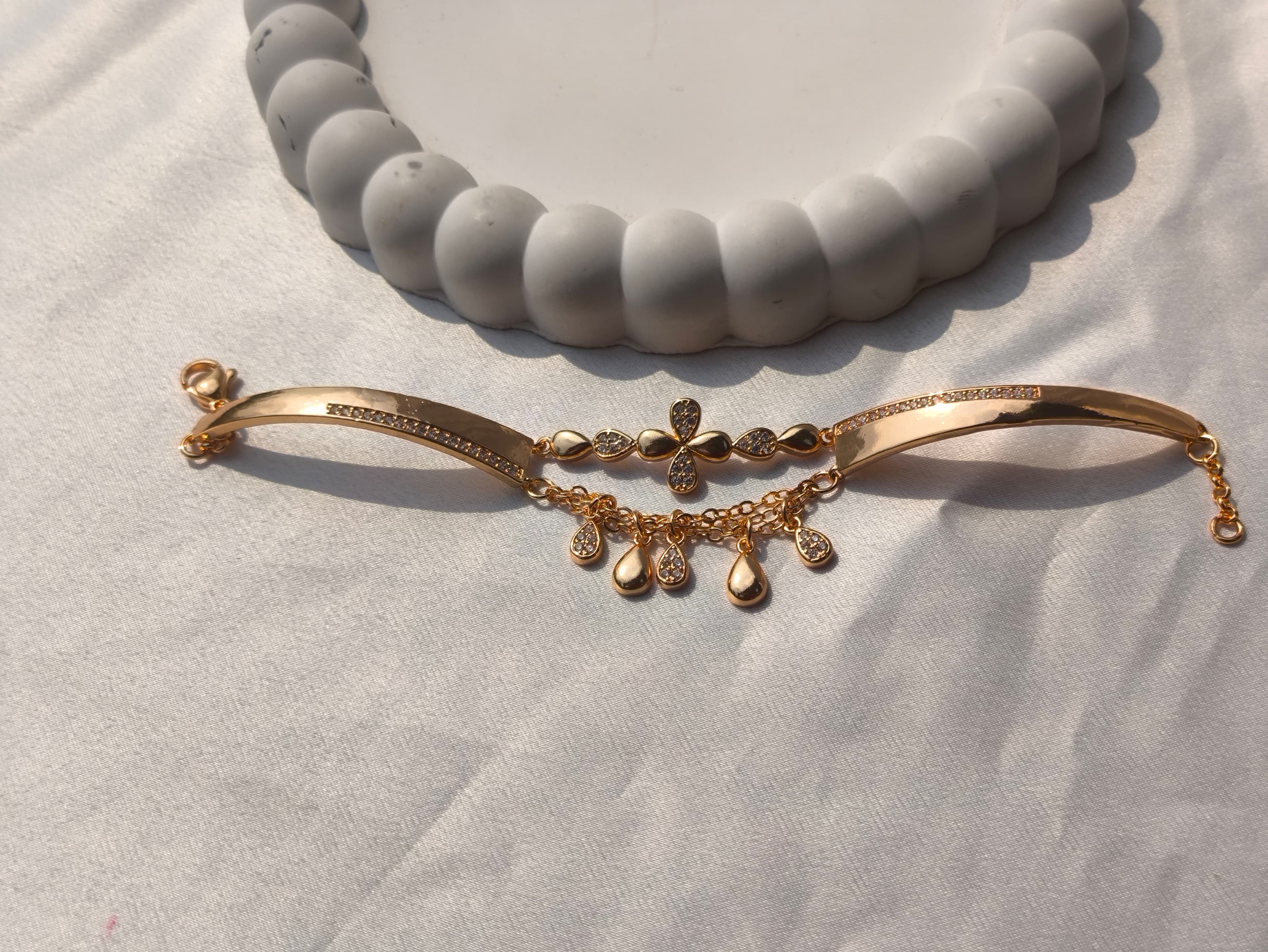 Elegant Crystal-Adorned rose gold anti tarnish Bracelet for Women