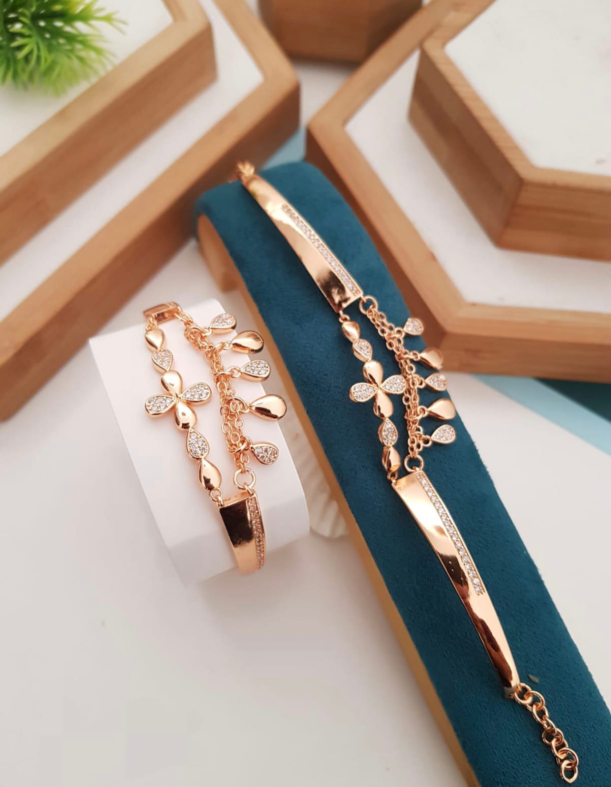 Elegant Crystal-Adorned rose gold anti tarnish Bracelet for Women
